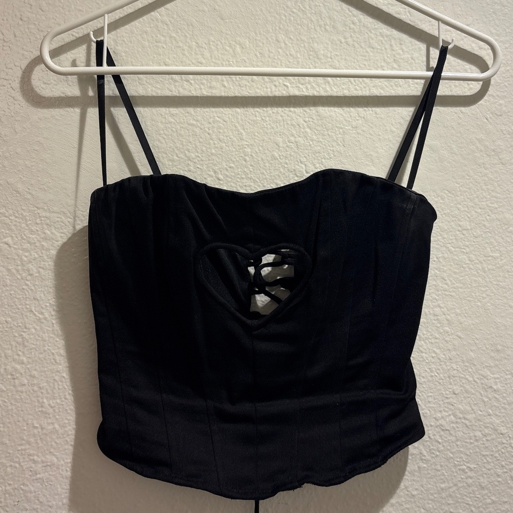 WINDSOR HEART LACE UP